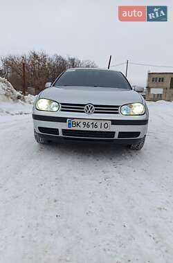 Хэтчбек Volkswagen Golf 2000 в Сарнах
