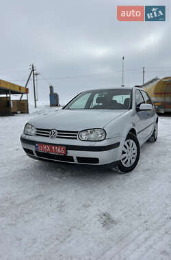 Хэтчбек Volkswagen Golf 2003 в Луцке