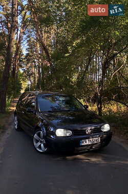 Хэтчбек Volkswagen Golf 2002 в Киеве