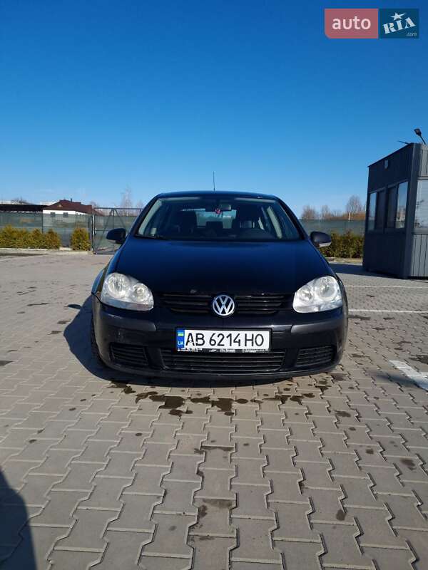 Хэтчбек Volkswagen Golf 2005 в Виннице