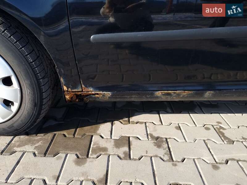 Хэтчбек Volkswagen Golf 2005 в Виннице