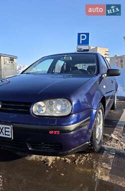 Хэтчбек Volkswagen Golf 2002 в Воронеже