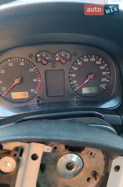 Хетчбек Volkswagen Golf 2001 в Черняхові