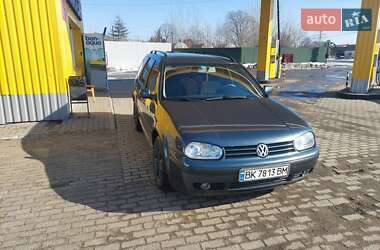 Універсал Volkswagen Golf 2000 в Рівному