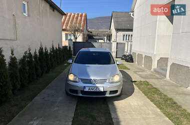 Хетчбек Volkswagen Golf 2004 в Хусті