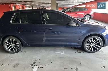 Хэтчбек Volkswagen Golf 2015 в Киеве