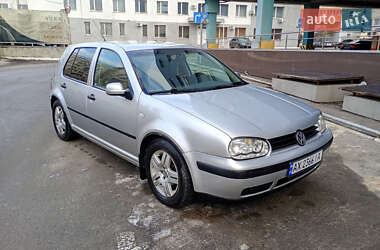 Хэтчбек Volkswagen Golf 2001 в Харькове