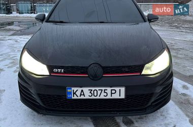 Хэтчбек Volkswagen Golf 2016 в Киеве