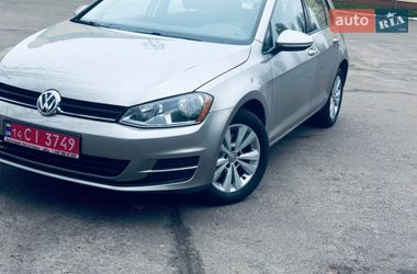Хэтчбек Volkswagen Golf 2017 в Киеве