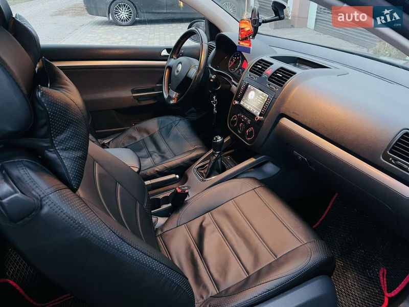 Хэтчбек Volkswagen Golf 2006 в Днепре