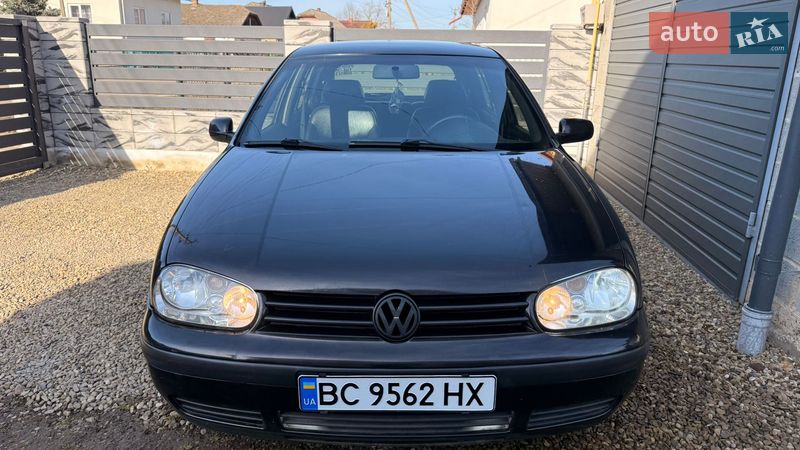 Хэтчбек Volkswagen Golf 2002 в Стрые