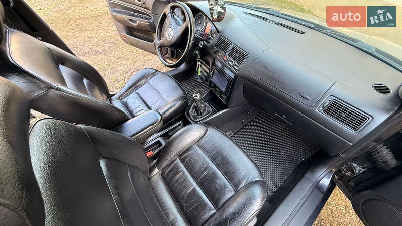 Хэтчбек Volkswagen Golf 2002 в Стрые