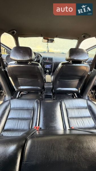 Хэтчбек Volkswagen Golf 2002 в Стрые