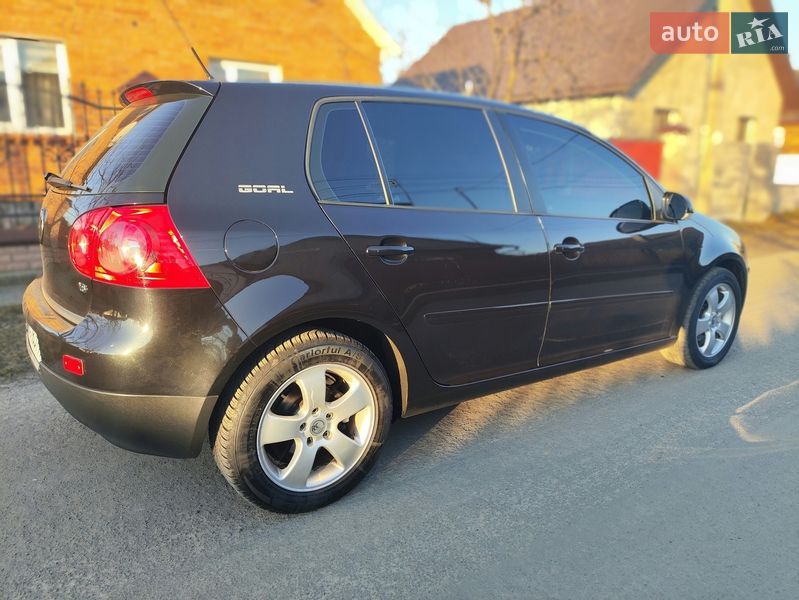 Хэтчбек Volkswagen Golf 2006 в Ковеле