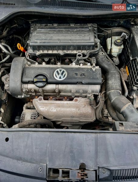 Хэтчбек Volkswagen Golf 2009 в Карловке