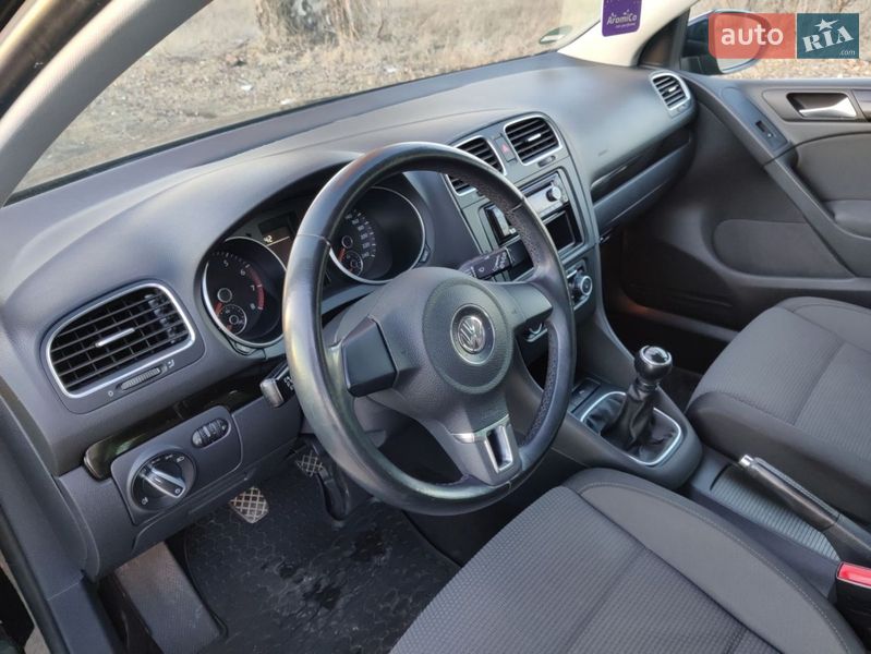 Хэтчбек Volkswagen Golf 2009 в Барышевке