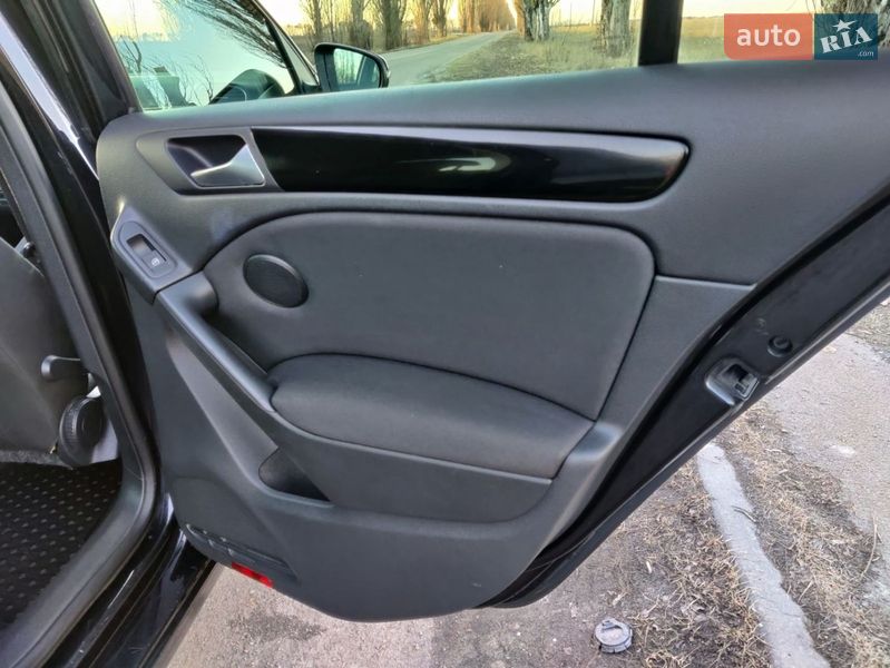 Хэтчбек Volkswagen Golf 2009 в Барышевке