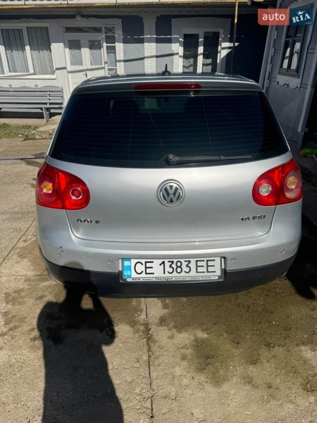 Хэтчбек Volkswagen Golf 2004 в Черновцах