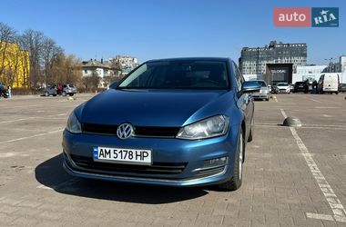 Хэтчбек Volkswagen Golf 2015 в Киеве