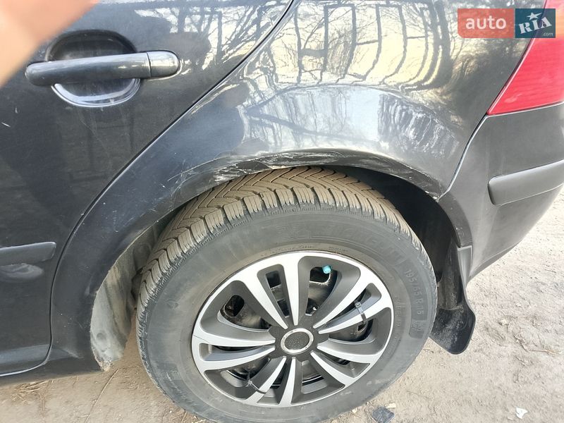 Хетчбек Volkswagen Golf 2001 в Хмельницькому