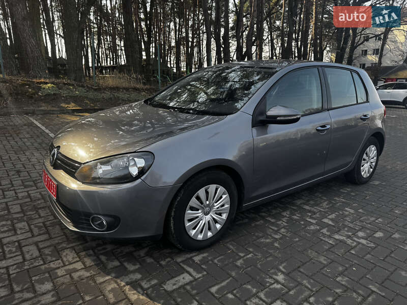 Хэтчбек Volkswagen Golf 2009 в Луцке