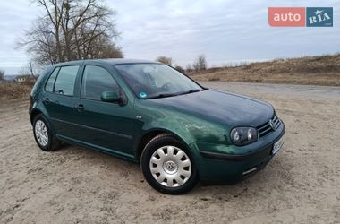 Хэтчбек Volkswagen Golf 2000 в Старой Синяве
