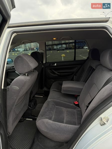 Хэтчбек Volkswagen Golf 2000 в Киеве