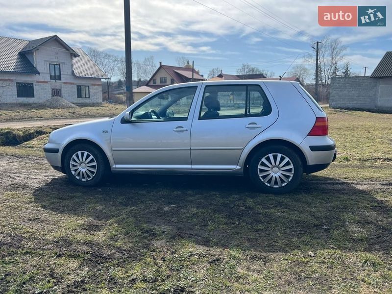 Хэтчбек Volkswagen Golf 2001 в Коломые