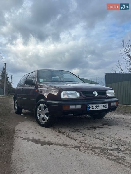 Хэтчбек Volkswagen Golf 1995 в Подгайцах