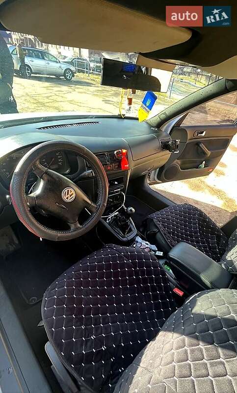 Хэтчбек Volkswagen Golf 2003 в Кривом Роге