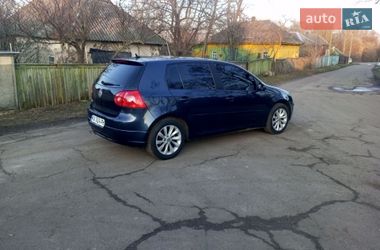 Хэтчбек Volkswagen Golf 2005 в Нежине