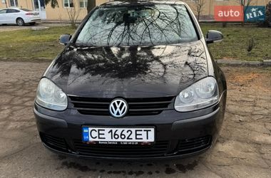 Хетчбек Volkswagen Golf 2004 в Новоселиці