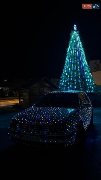 Хэтчбек Volkswagen Golf 1999 в Вараше