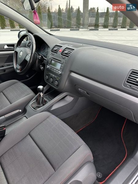 Хэтчбек Volkswagen Golf 2006 в Звягеле