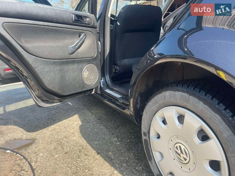 Хэтчбек Volkswagen Golf 2001 в Коростышеве