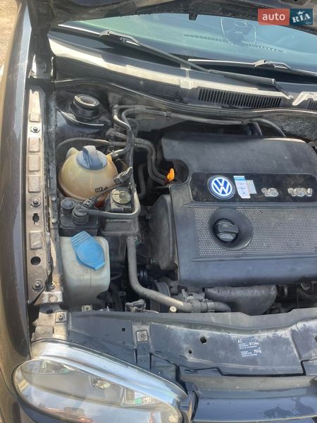 Хэтчбек Volkswagen Golf 2001 в Коростышеве