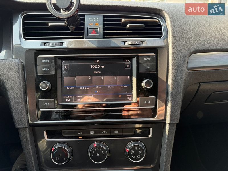 Хэтчбек Volkswagen Golf 2018 в Киеве