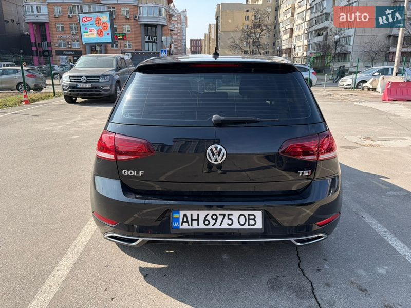 Хэтчбек Volkswagen Golf 2018 в Киеве