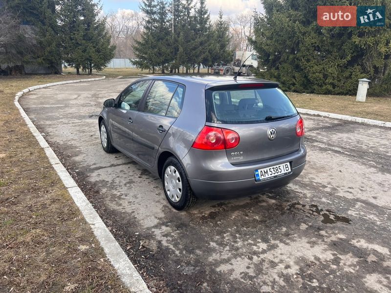 Хэтчбек Volkswagen Golf 2006 в Бердичеве