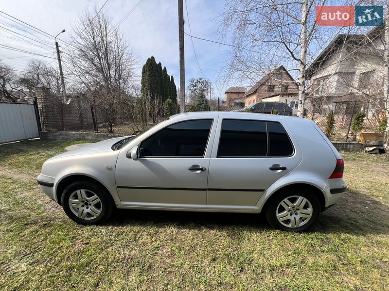 Хэтчбек Volkswagen Golf 2000 в Черновцах