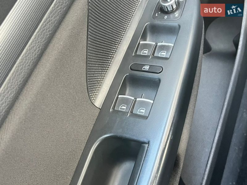 Универсал Volkswagen Golf 2011 в Сумах