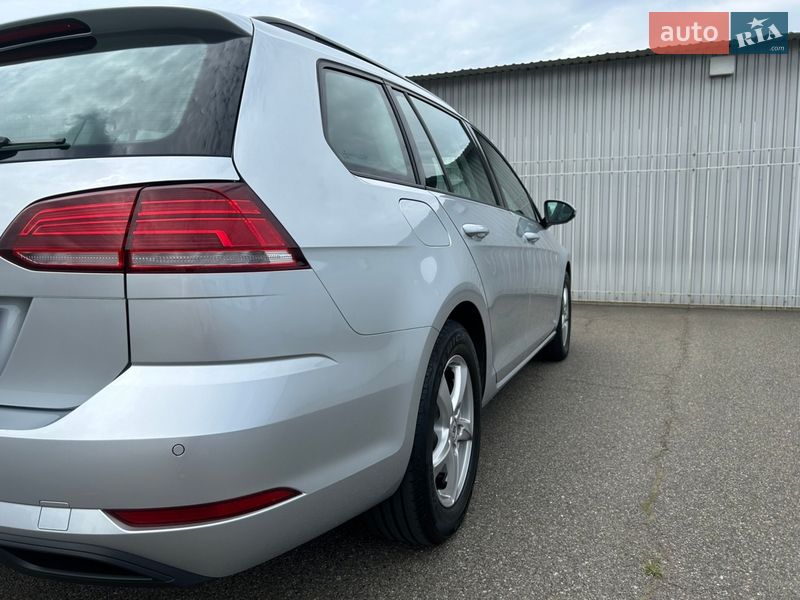 Универсал Volkswagen Golf 2018 в Чернигове
