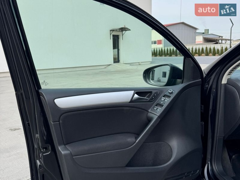 Хетчбек Volkswagen Golf 2010 в Луцьку