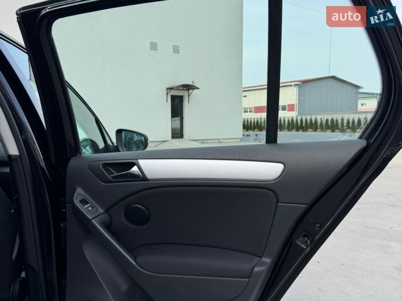 Хетчбек Volkswagen Golf 2010 в Луцьку