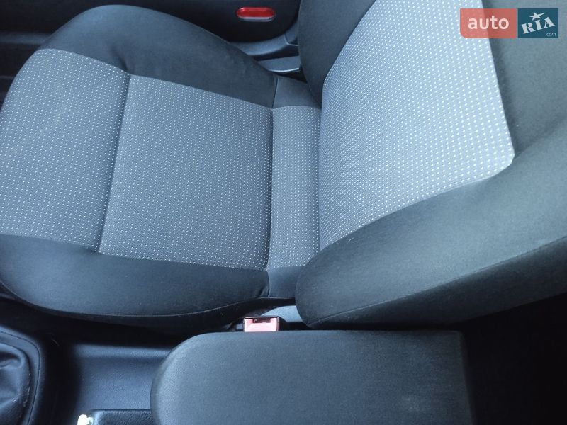 Хэтчбек Volkswagen Golf 2001 в Хмельницком