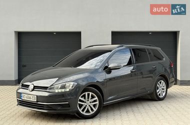 Універсал Volkswagen Golf 2017 в Тернополі