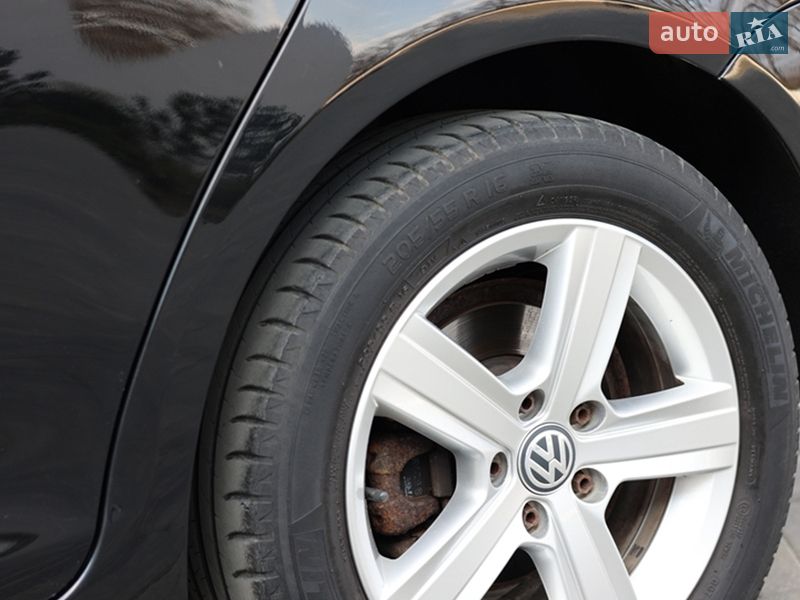 Универсал Volkswagen Golf 2011 в Луцке