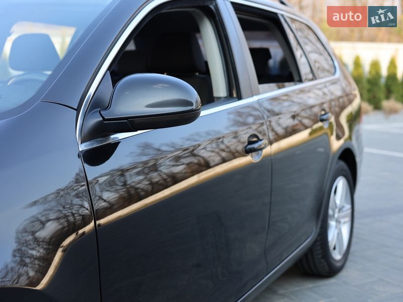 Универсал Volkswagen Golf 2011 в Луцке