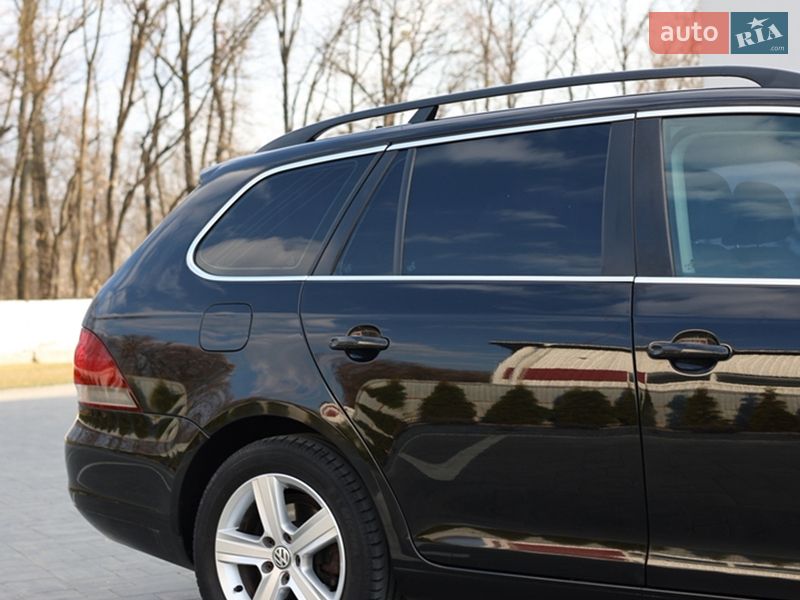 Универсал Volkswagen Golf 2011 в Луцке