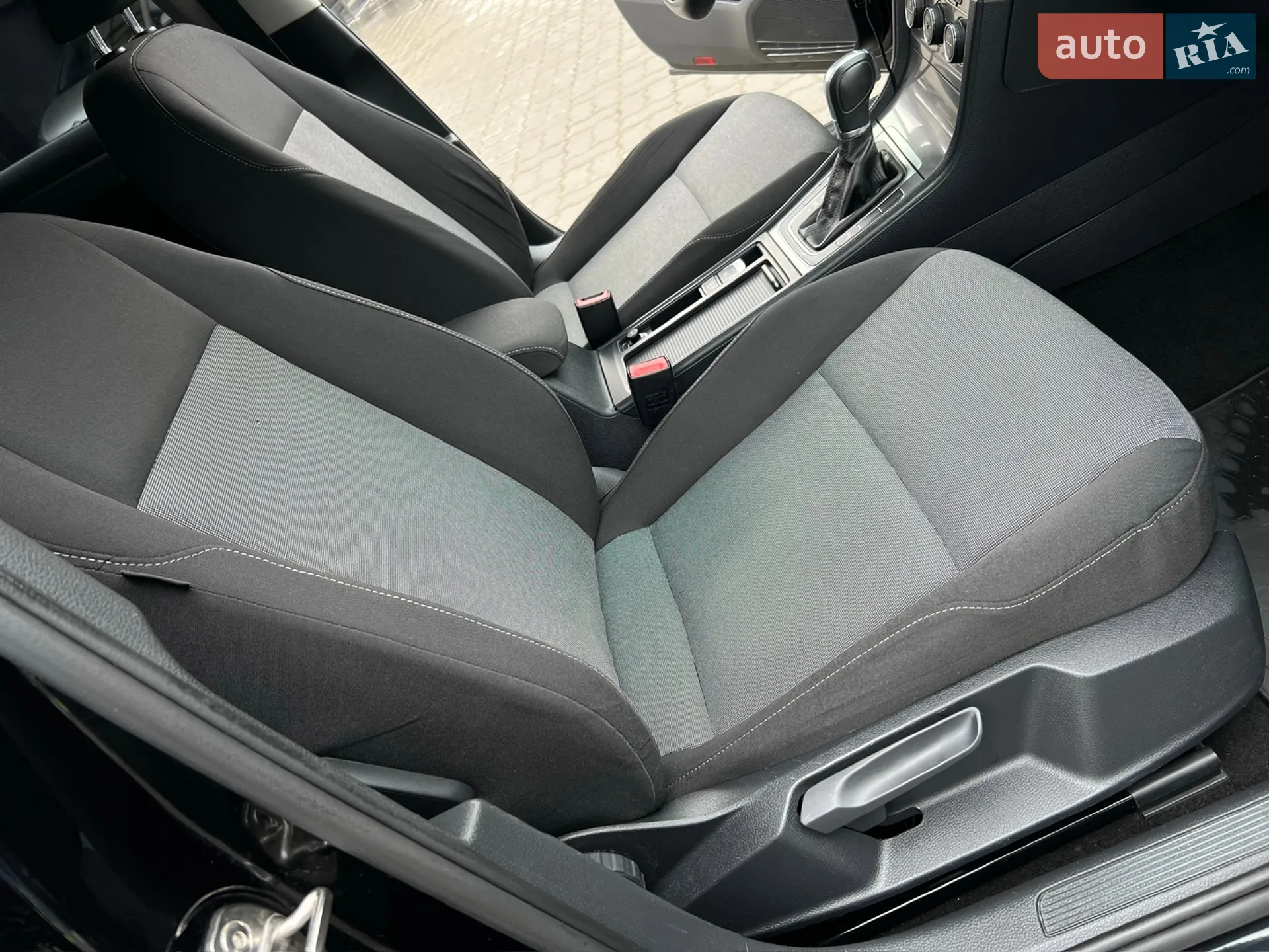 Volkswagen Golf 2015 VIN WVWZZZAUZFP634334 фото оголошення 50 з 96